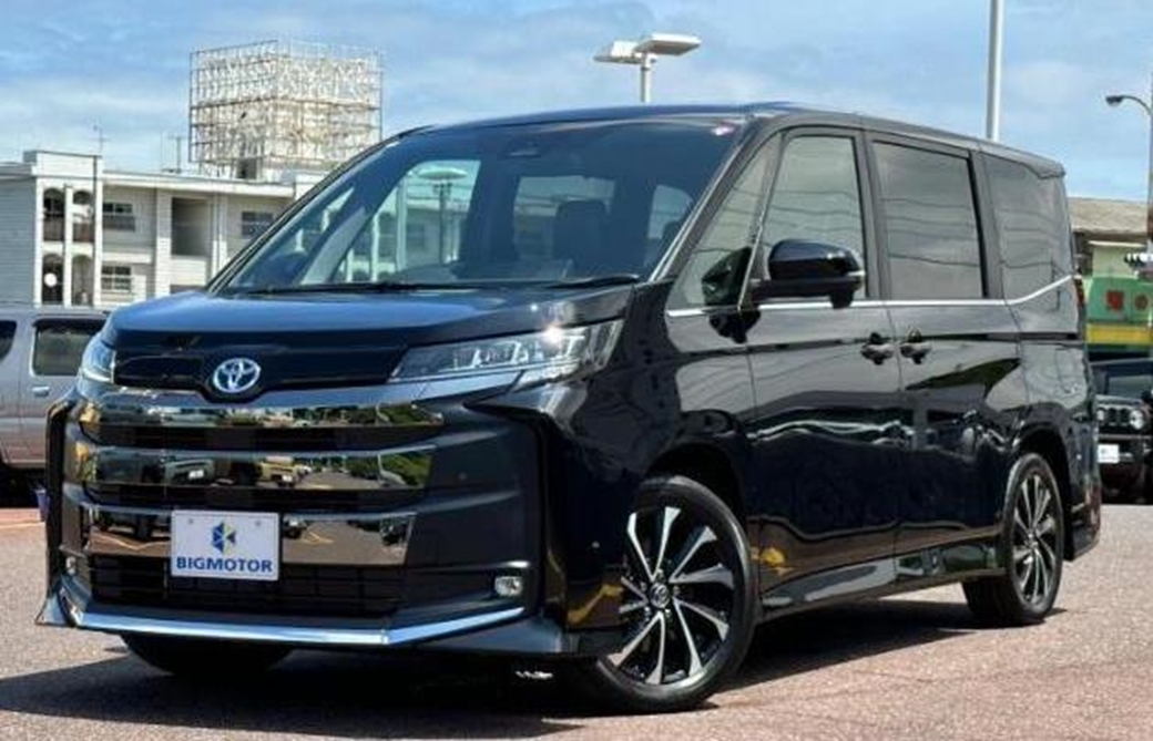 2023 Toyota Noah Hybrid 10kms | Image 1 of 18