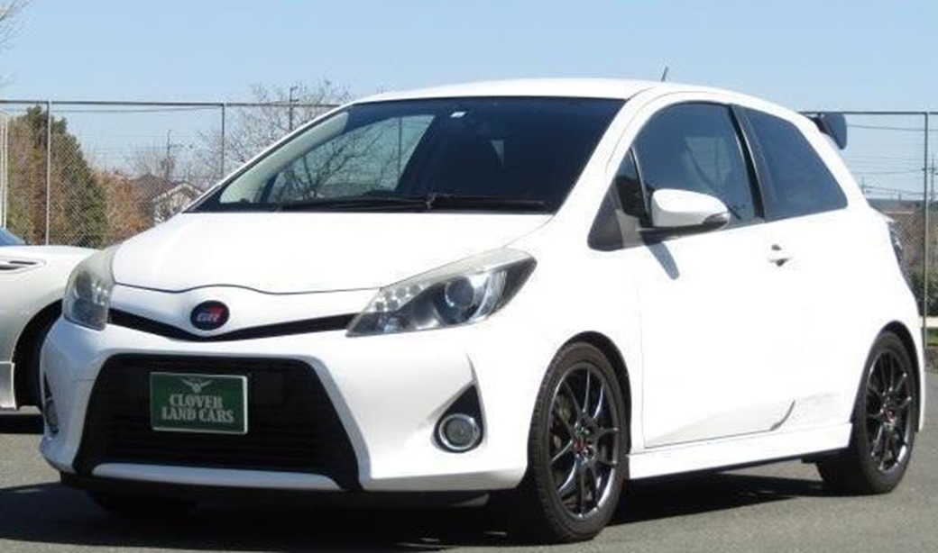 2013 Toyota Vitz 95,000kms | Image 1 of 18
