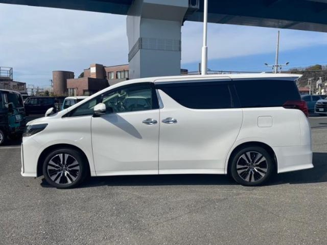2021 Toyota Alphard 16,000kms | Image 1 of 17