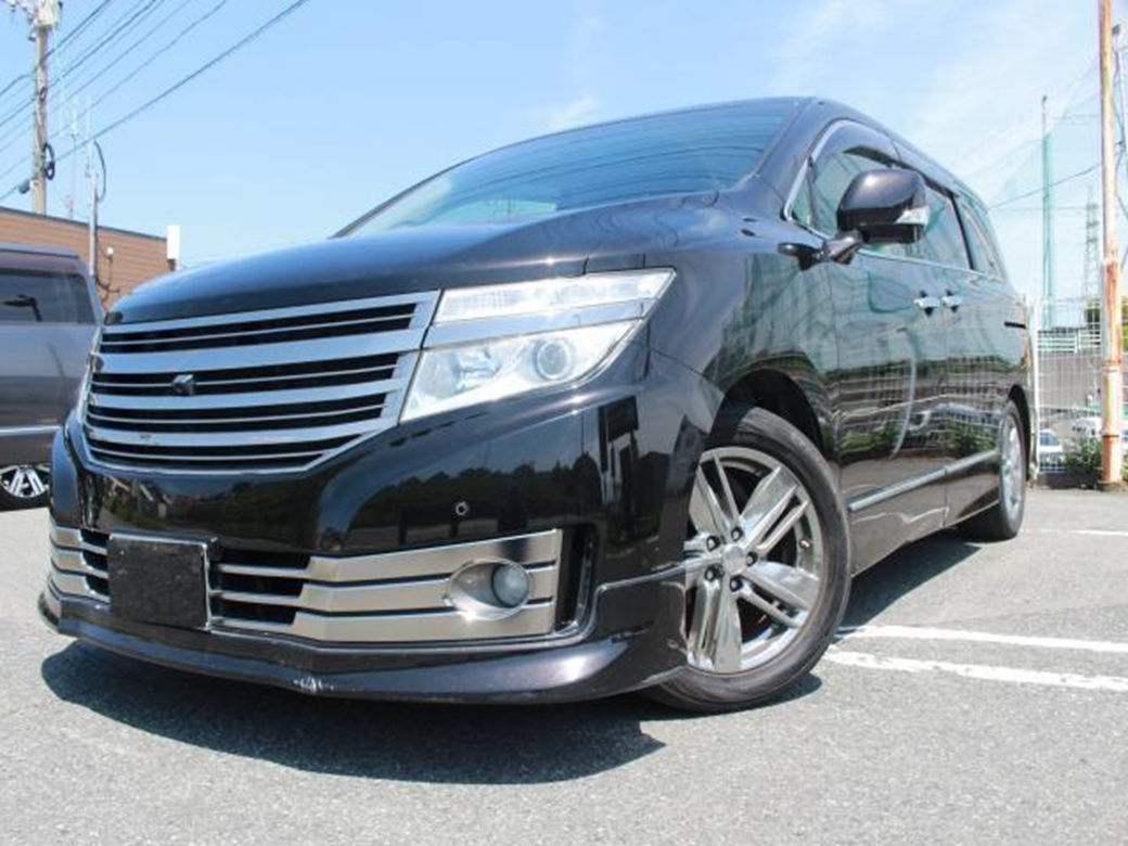 2013 Nissan Elgrand 63,000kms | Image 1 of 9