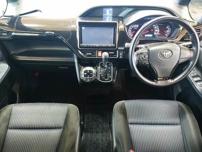 Toyota Voxy ZS
