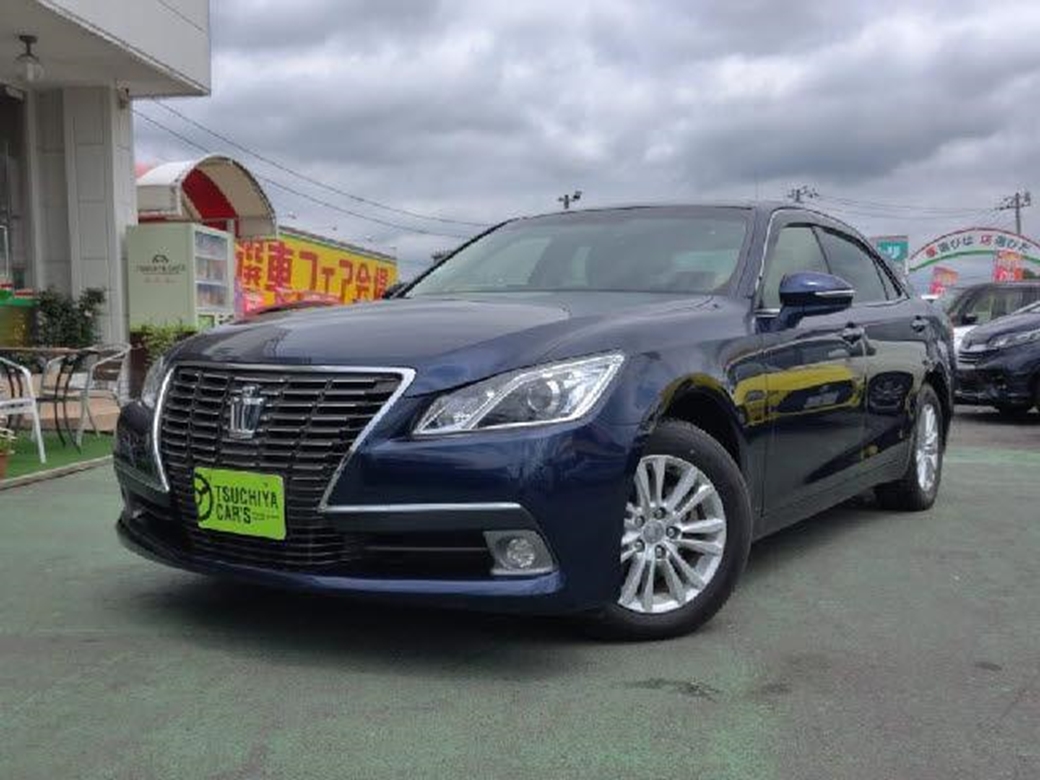 2013 Toyota Crown Royal Saloon 25,822kms | Image 1 of 10