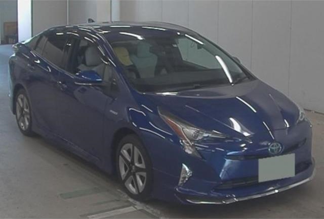 2016 Toyota Prius Alpha 4WD 25,480kms | Image 1 of 6