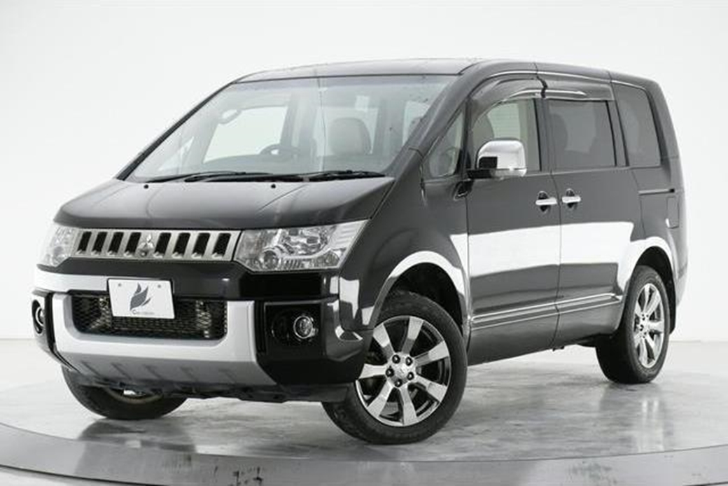 2014 Mitsubishi Delica D5 4WD 92,449kms | Image 1 of 20
