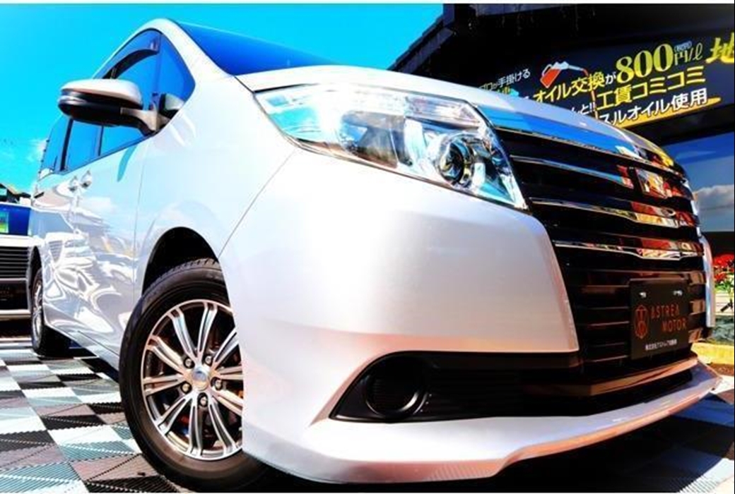 2014 Toyota Noah X 4WD 125,000kms | Image 1 of 19