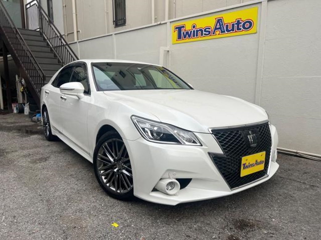 2013 Toyota Crown Athlete 99,000kms | Image 1 of 9