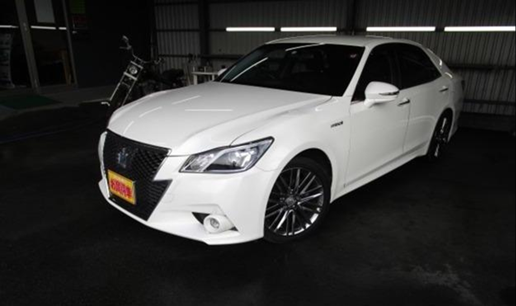 2013 Toyota Crown Hybrid 109,000kms | Image 1 of 20