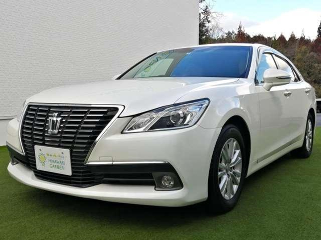 2013 Toyota Crown Royal Saloon 39,500kms | Image 1 of 16