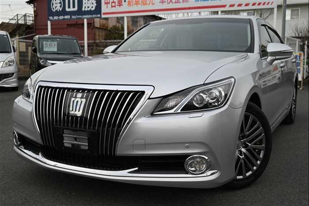 2013 Toyota Crown Hybrid 49,812kms | Image 1 of 29
