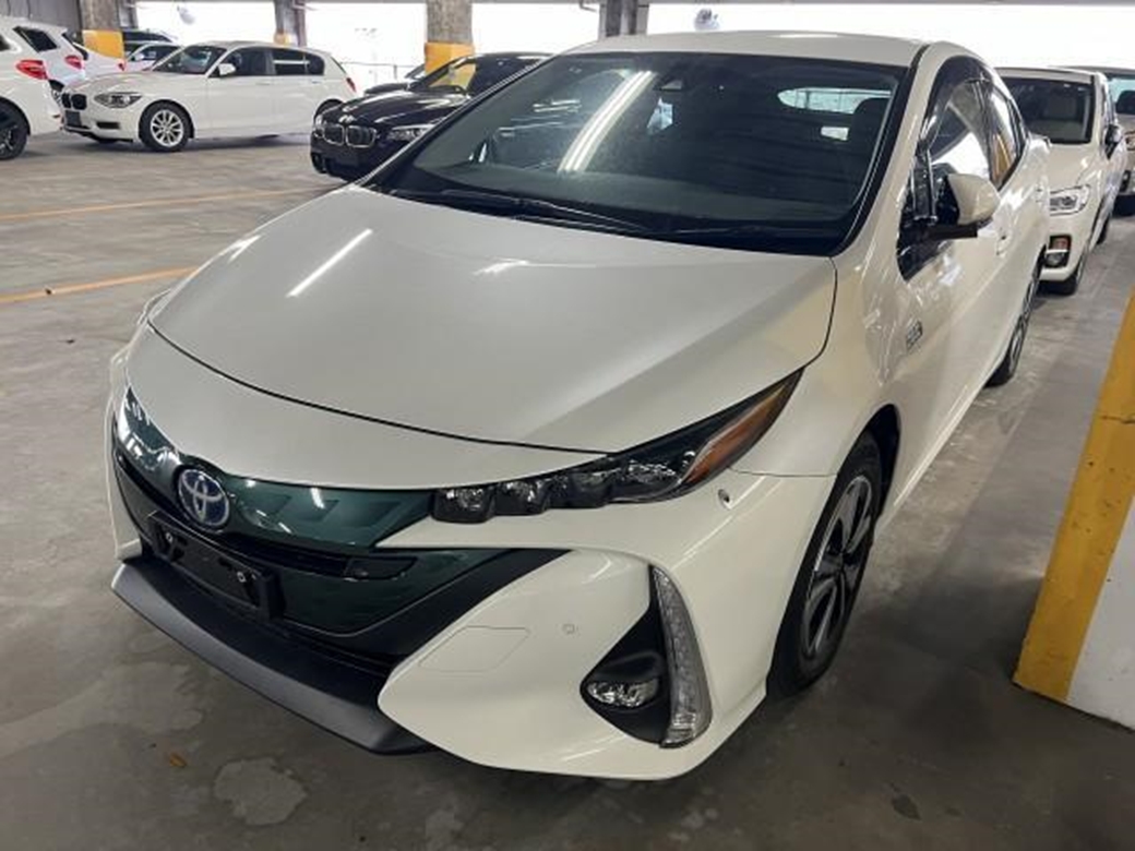 2018 Toyota Prius PHV 39,458kms | Image 1 of 10