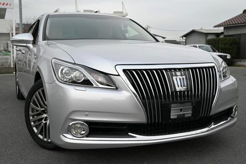 2013 Toyota Crown Majesta Type F 49,850kms | Image 1 of 19
