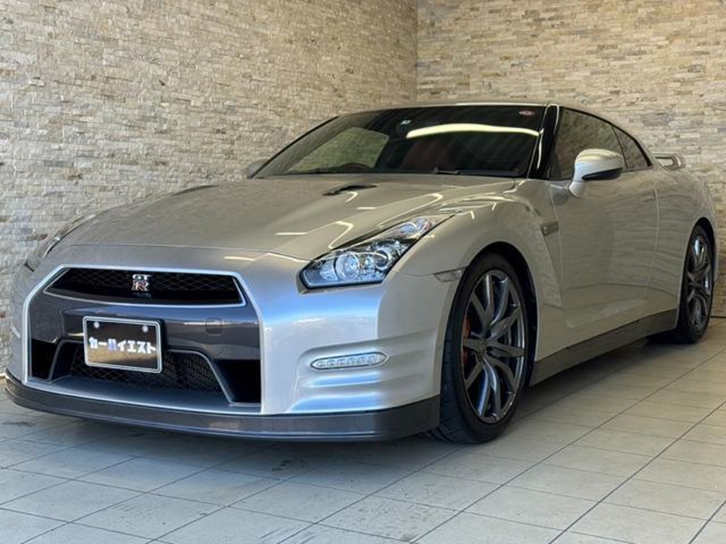 2013 Nissan GT-R Premium Edition 4WD 28,000kms | Image 1 of 20