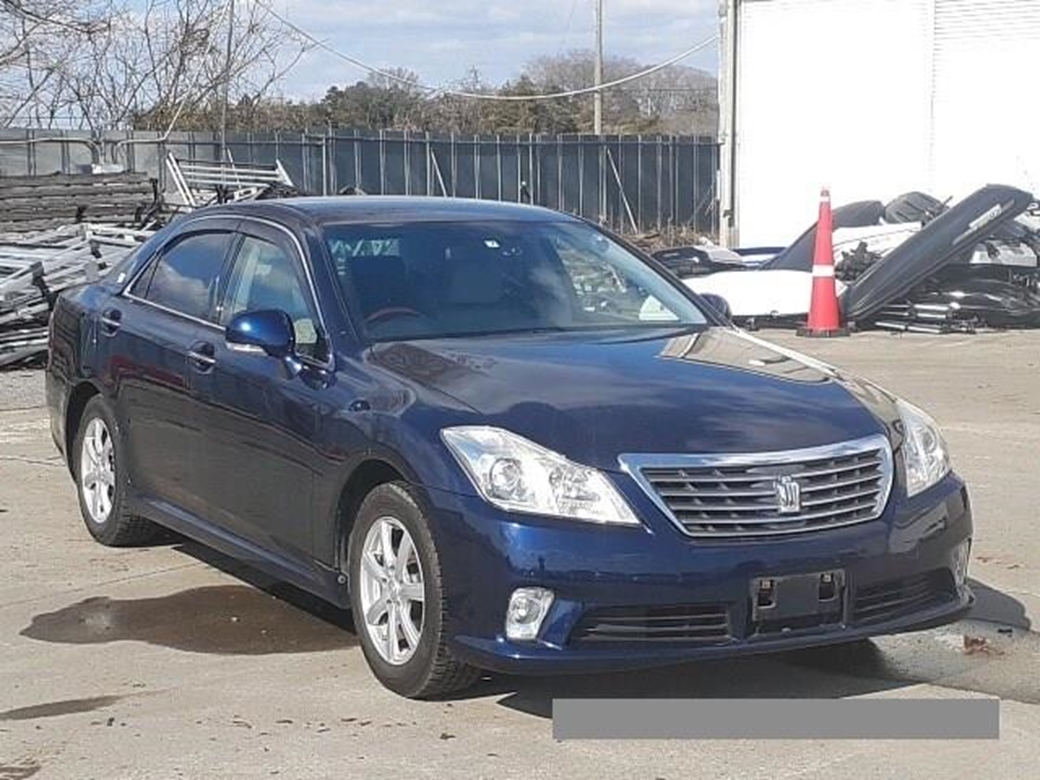 2013 Toyota Crown Royal Saloon 103,000kms | Image 1 of 25