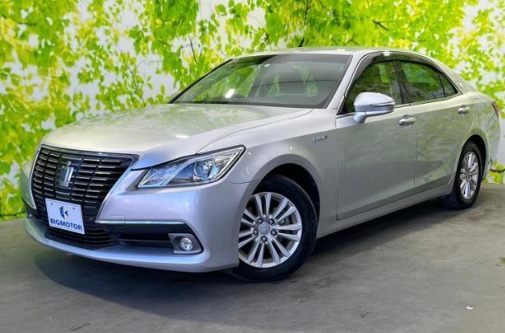 2015 Toyota Crown Royal Saloon 69,000kms | Image 1 of 18