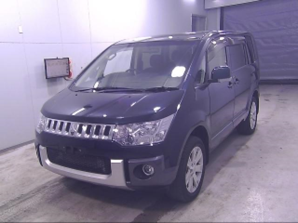 2014 Mitsubishi Delica D5 4WD 16,175kms | Image 1 of 6