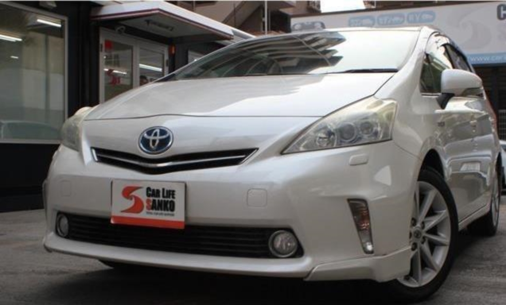 2011 Toyota Prius Alpha 38,090mls | Image 1 of 9