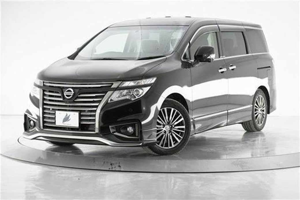 2015 Nissan Elgrand 4WD 85,900kms | Image 1 of 10