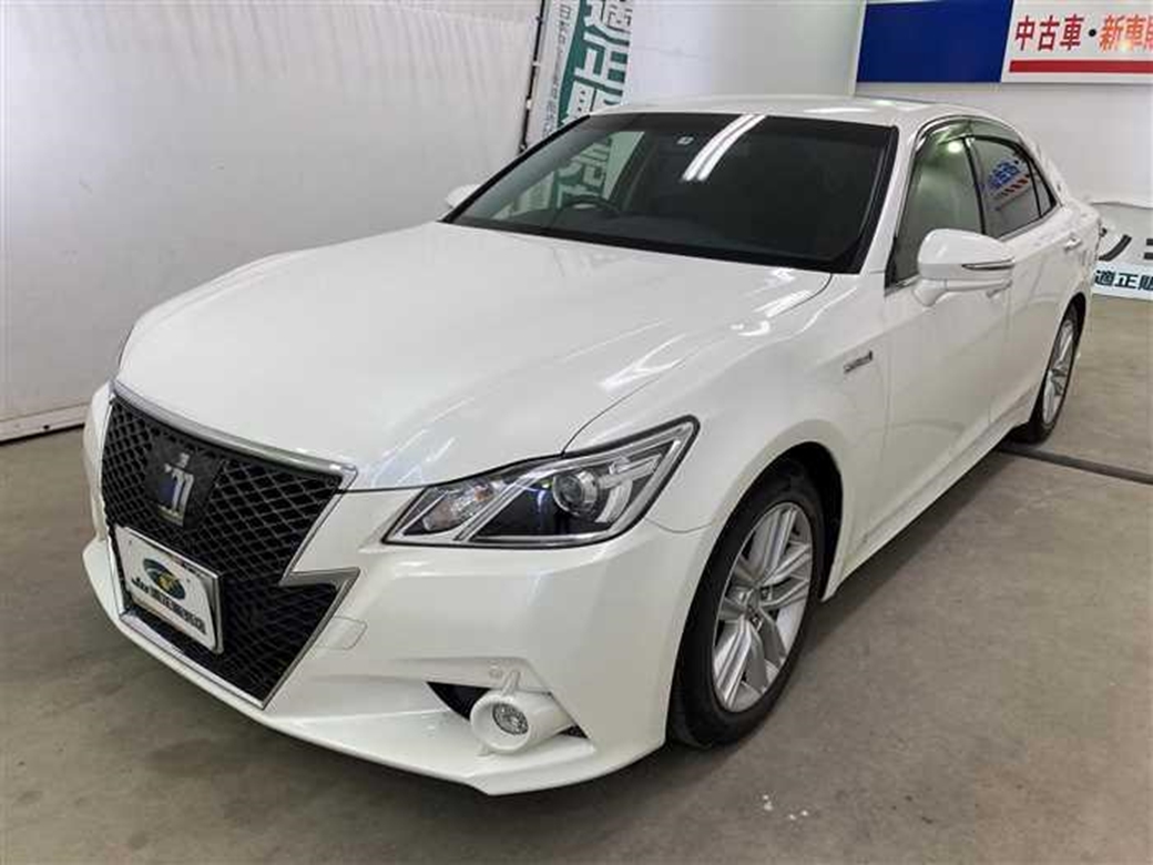 2013 Toyota Crown Hybrid 72,322kms | Image 1 of 24