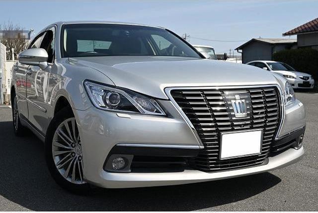 2013 Toyota Crown Royal Saloon 26,200kms | Image 1 of 19