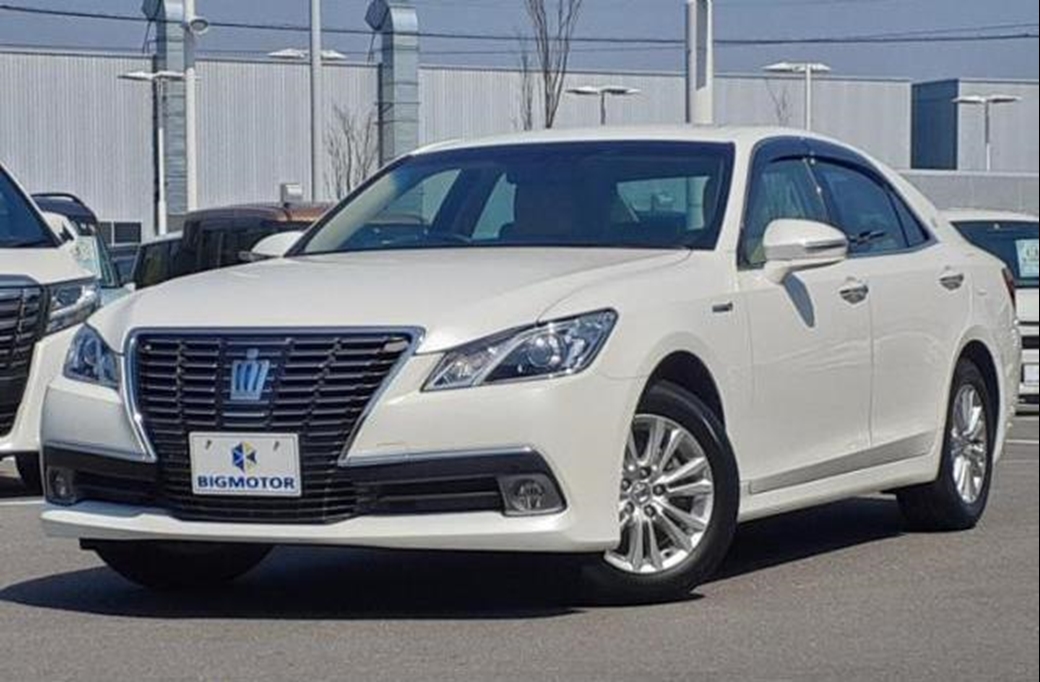 2014 Toyota Crown Royal Saloon 33,000kms | Image 1 of 18