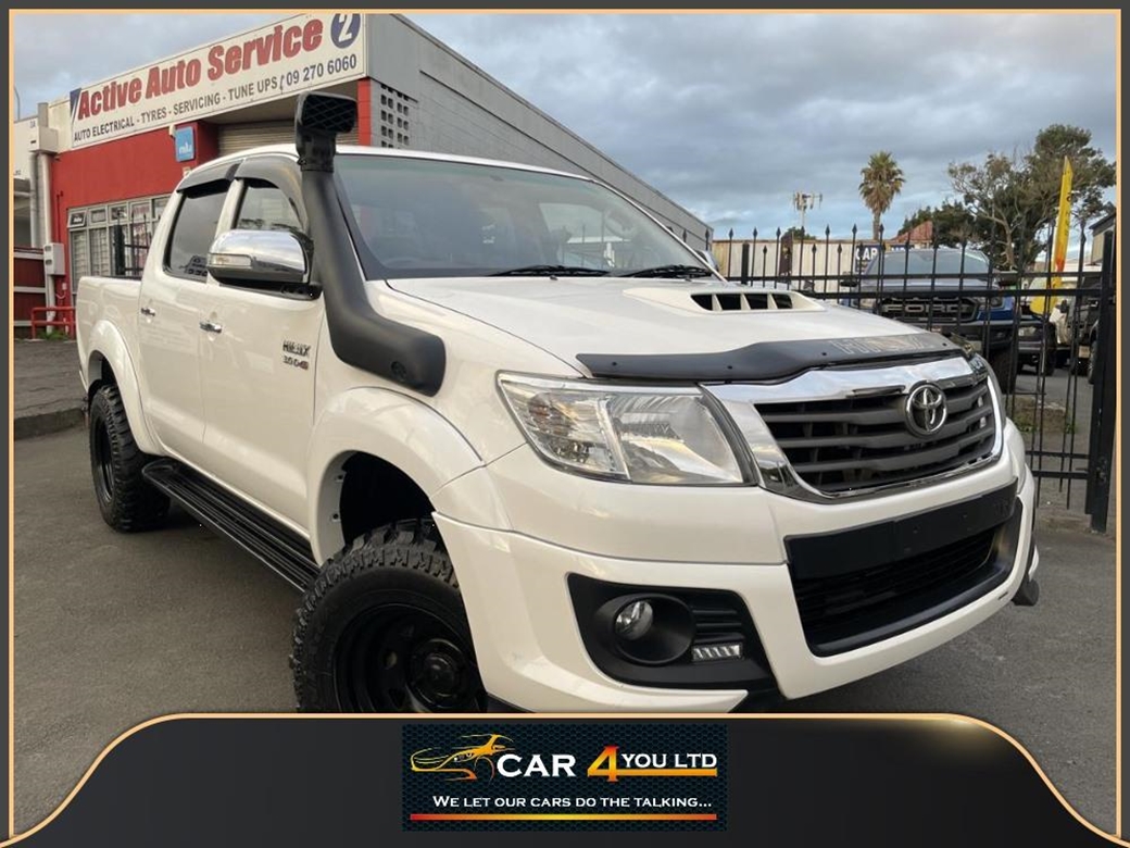 2015 Toyota Hilux 4WD 165,245kms | Image 1 of 15