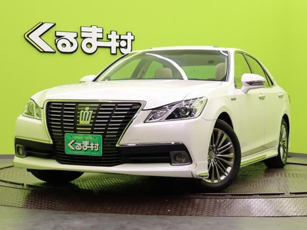 2013 Toyota Crown Royal Saloon 68,000kms | Image 1 of 20