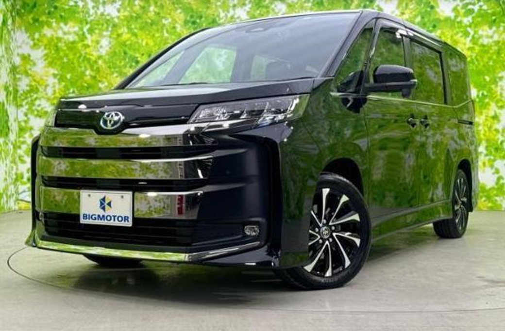 2022 Toyota Noah Hybrid 13,000kms | Image 1 of 18