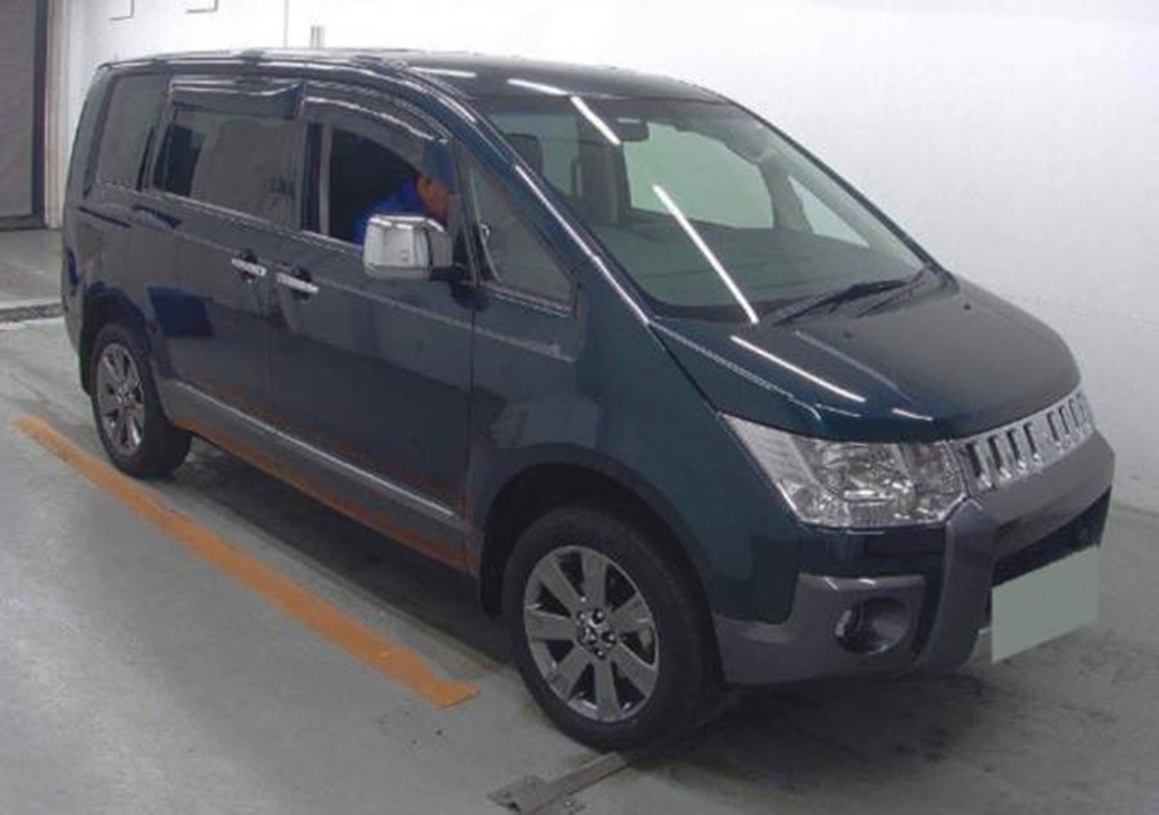 2018 Mitsubishi Delica D5 4WD 34,430kms | Image 1 of 5