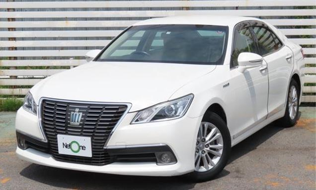 2013 Toyota Crown Royal Saloon 58,000kms | Image 1 of 20